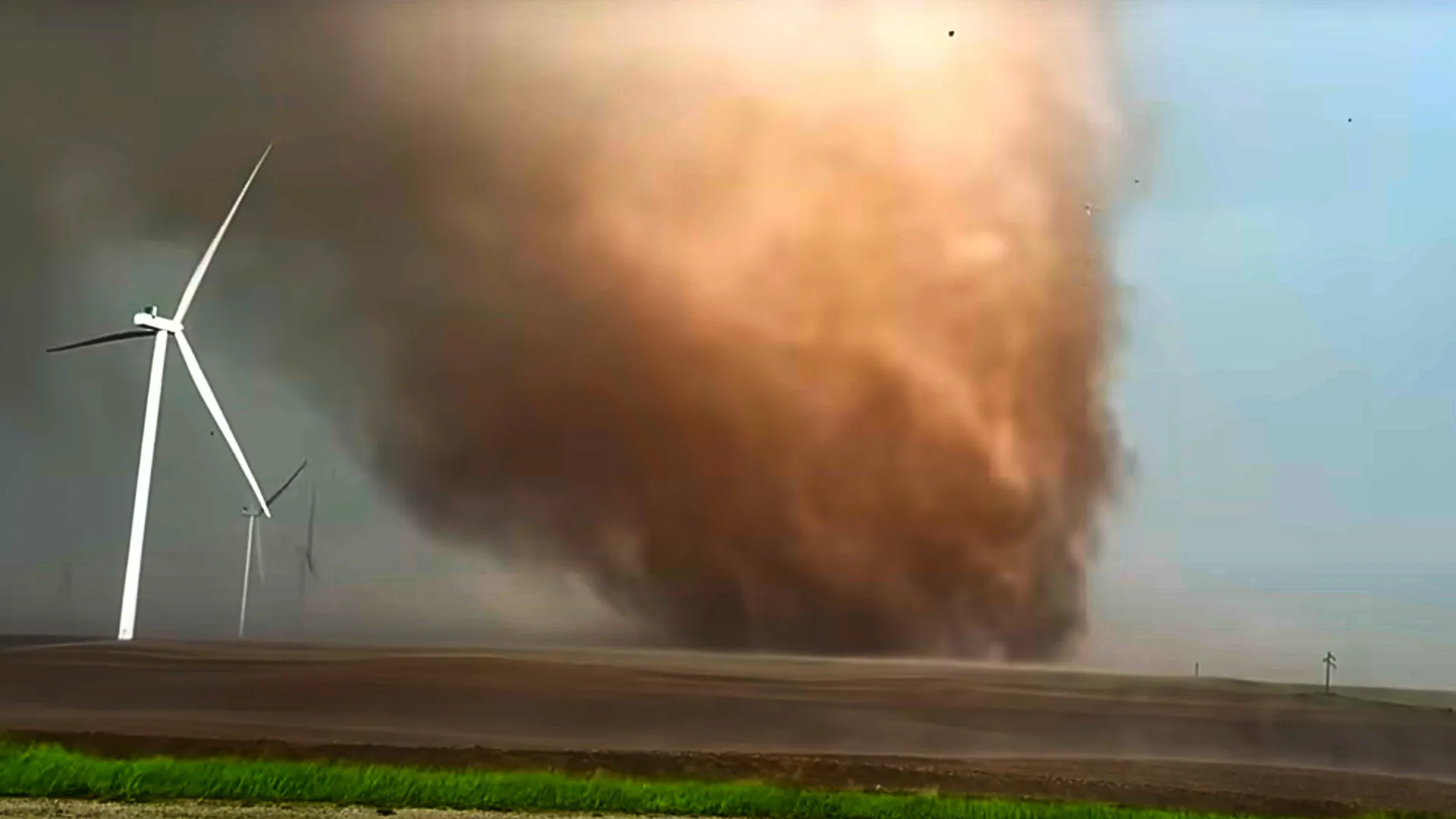 Midwest Tornado Outbreak 2026: EF4 Oklahoma Tornado, Rare California Twisters and NOAA May Forecast Deadly Tornadoes