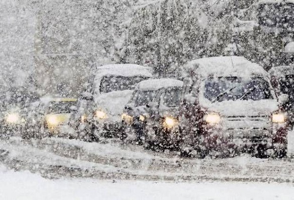 В Україні в багатьох регіонах України спостерігається мокрий сніг