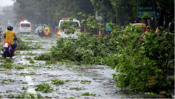 Супер тайфун Раммасун обрушился на Филиппины и Китай