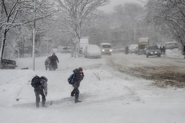 После сильных снегопадов в Украину пришли морозы