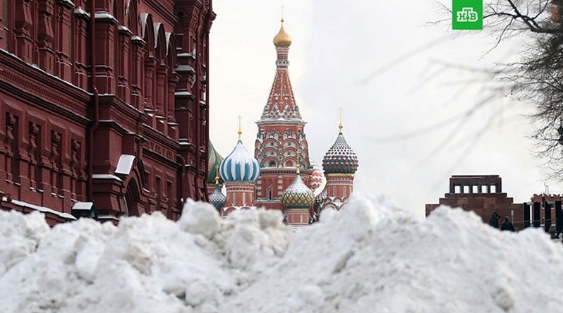 Синоптики сообщили, когда растают снежные сугробы в Москве