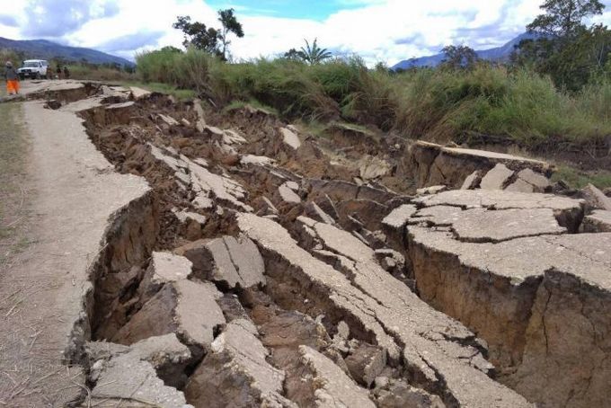 Число жертв в результате землетрясения в Папуа-Новой Гвинее продолжает расти