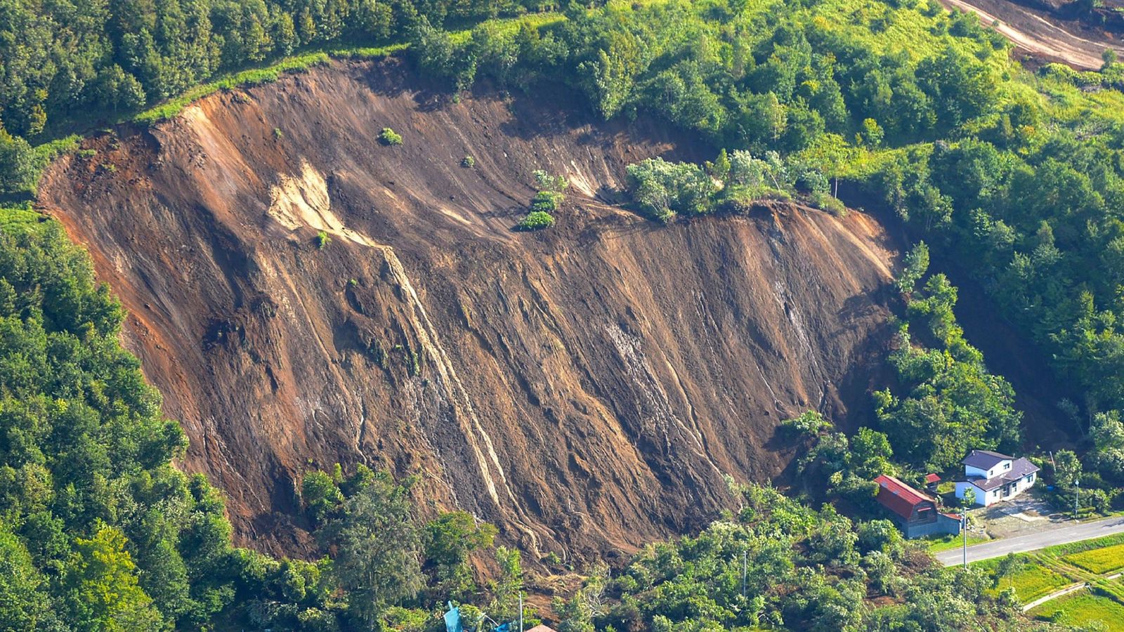 Как выглядит оползень фото