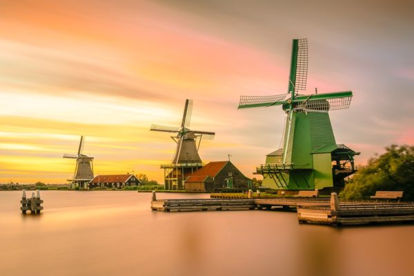 10 причин посетить Голландию: пабы, поля тюльпанов, сыроварни, мельницы и грешный Амстердам