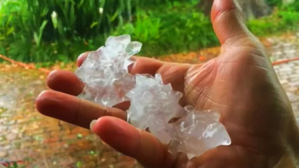 Storms bring hail to Canada