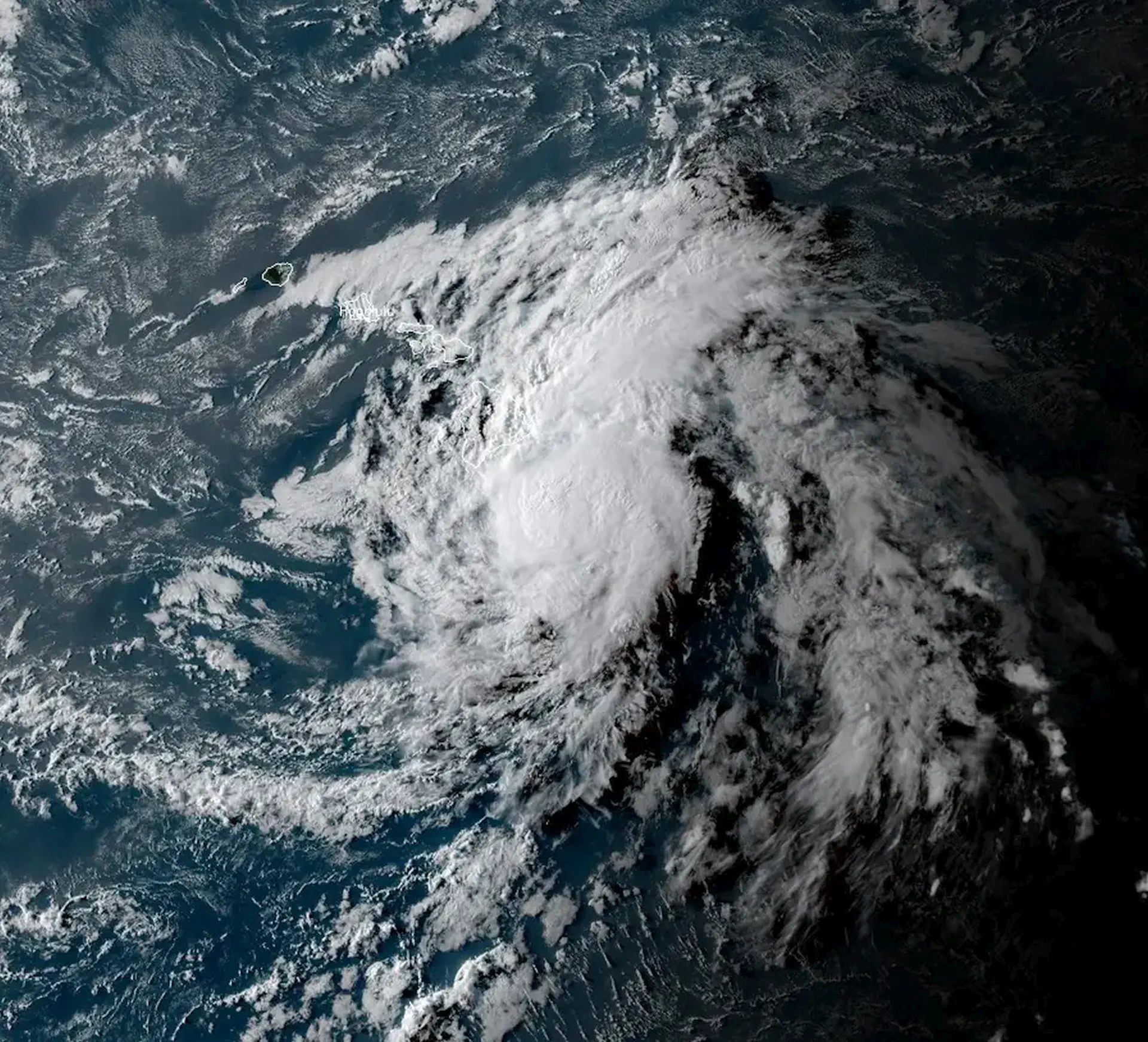 Tropical Storm “Hone” Approaches Hawaii, Triggering Warnings