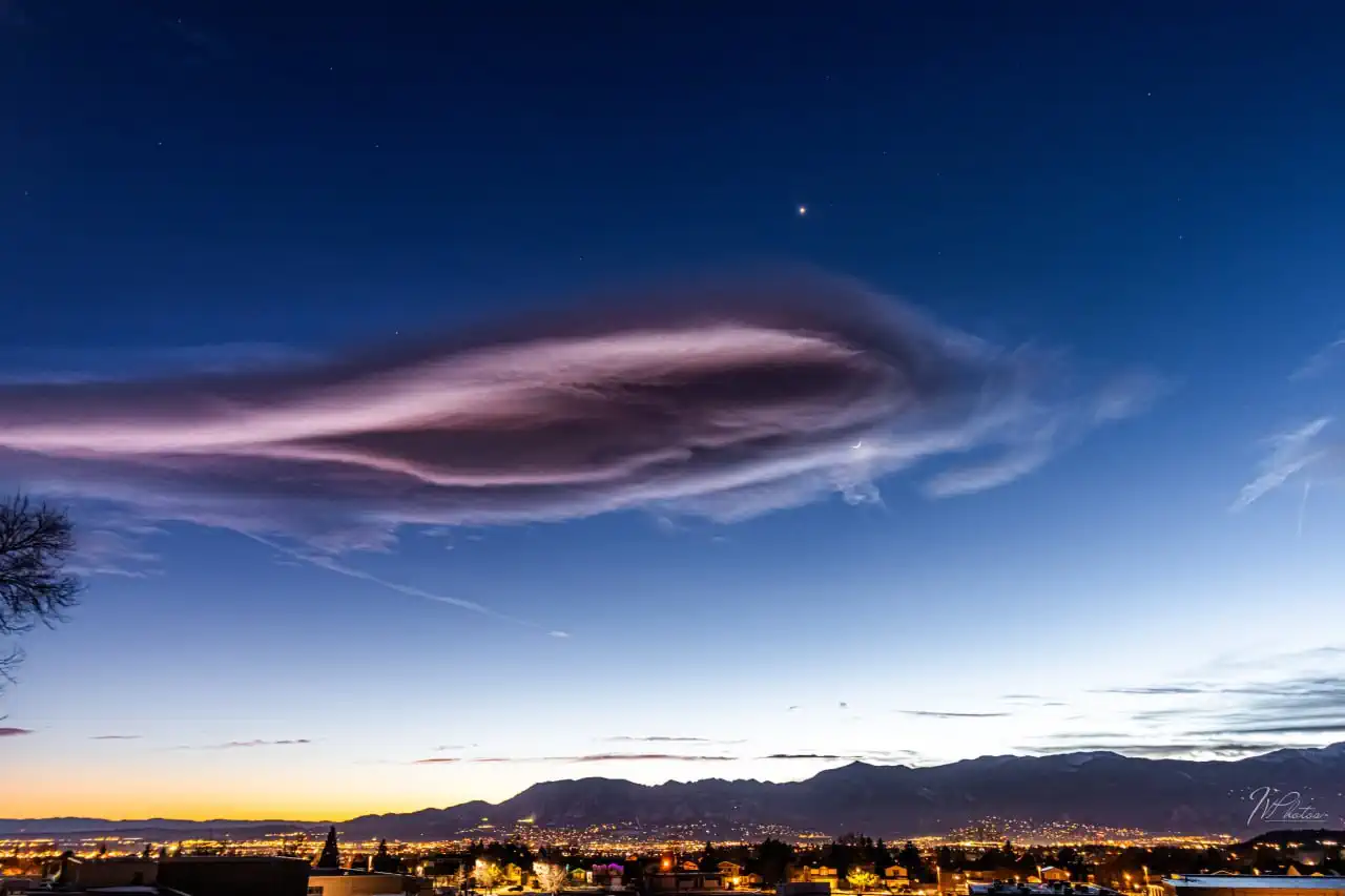 Лентикулярные облака